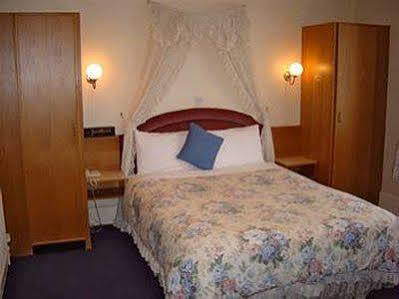 Hotel Cranbrook 2*