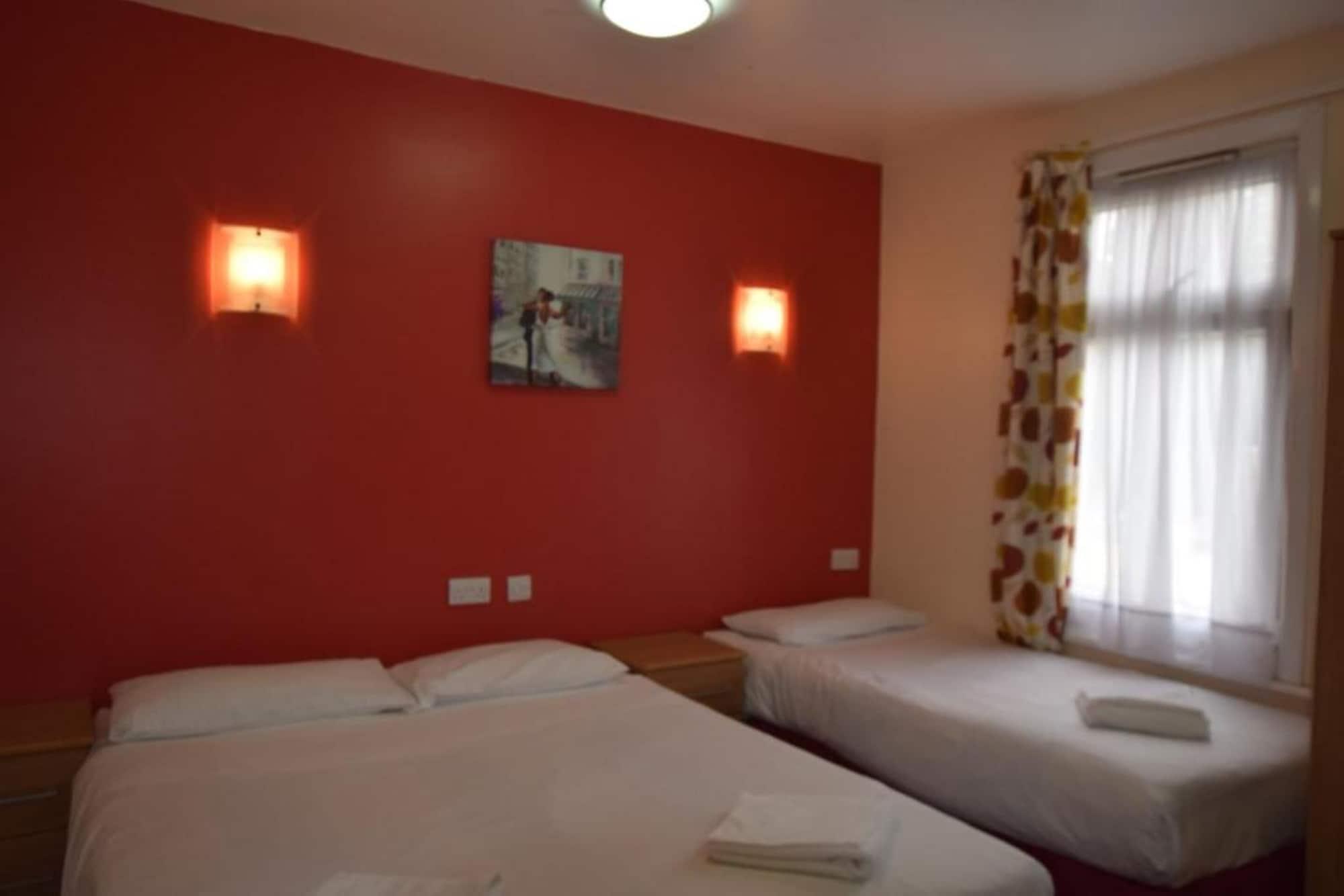 Cranbrook Hotel 2*
